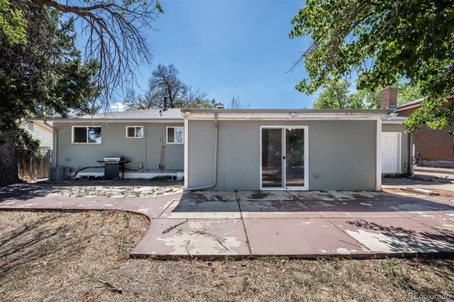40 Normandy Circle, Pueblo, CO 81001