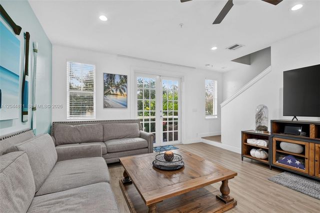 810 N 3rd Avenue N 76, Lake Worth, FL 33460