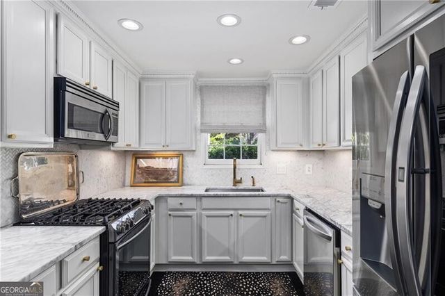 3050 Margaret Mitchell Drive NW 19, Atlanta, GA 30327