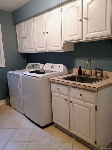 4111 Seymour Drive, Troy, MI 48098