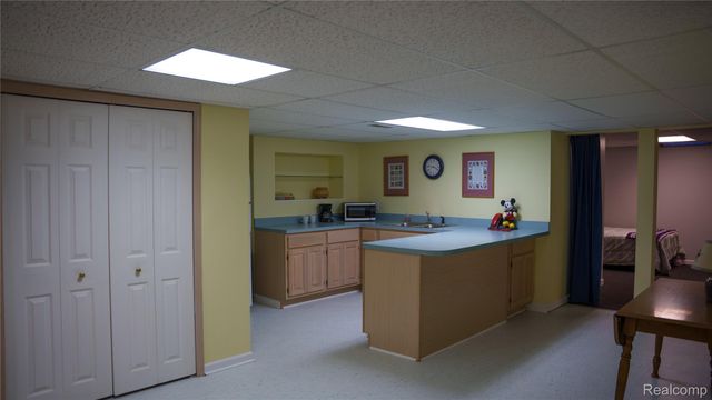 4111 Seymour Drive, Troy, MI 48098