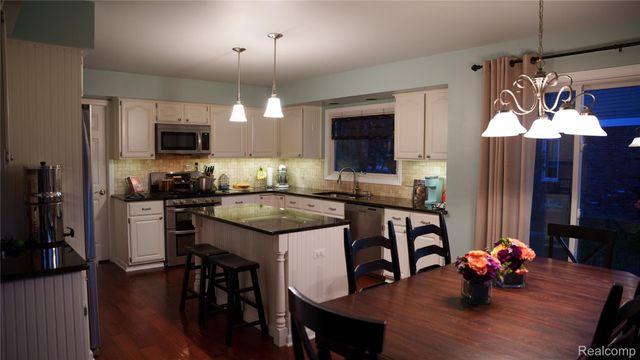 4111 Seymour Drive, Troy, MI 48098