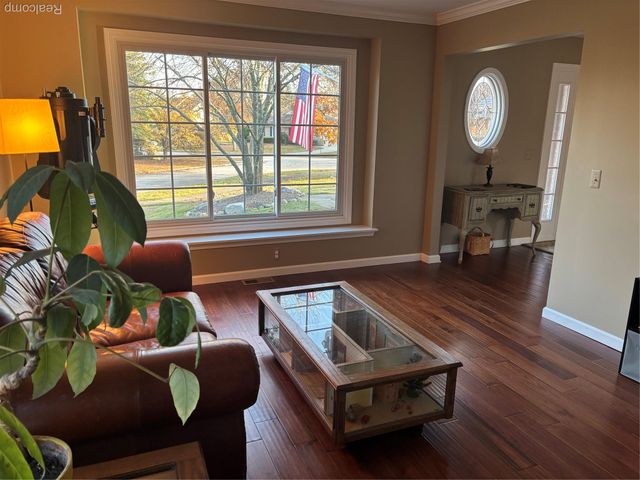 4111 Seymour Drive, Troy, MI 48098