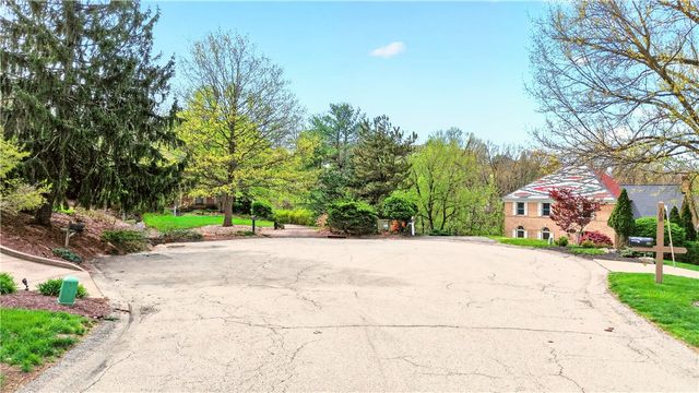 110 Royal Place, Peters Twp, PA 15317