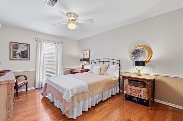 210 Meadowlakes DR, Meadowlakes, TX 78654