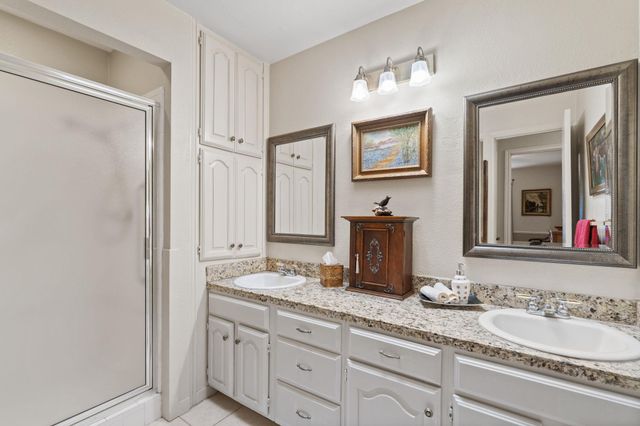 210 Meadowlakes DR, Meadowlakes, TX 78654