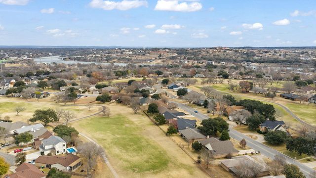 210 Meadowlakes DR, Meadowlakes, TX 78654