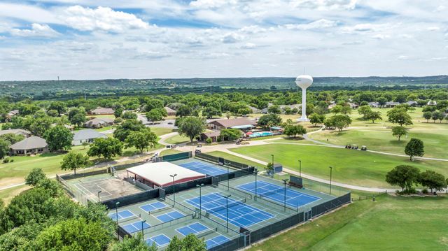 210 Meadowlakes DR, Meadowlakes, TX 78654