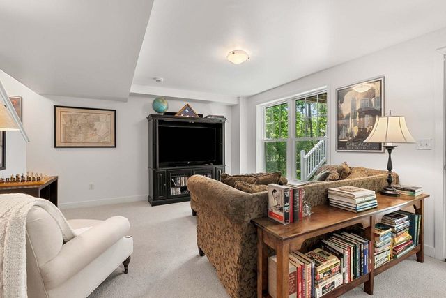 66 Redwood Way, Manchester, NH 03102
