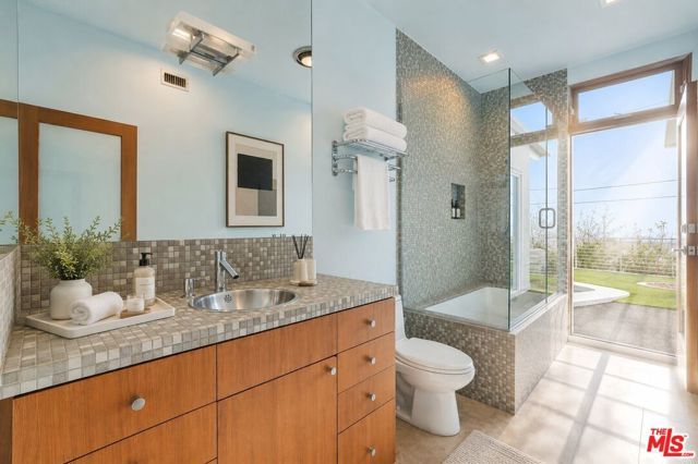 8411 Hollywood Boulevard, West Hollywood, CA 90069