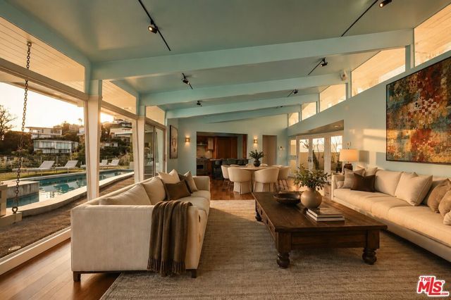 8411 Hollywood Boulevard, West Hollywood, CA 90069