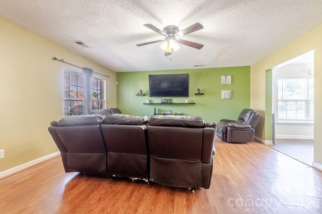 1543 Tuckers Glenn Drive, Rock Hill, SC 29732