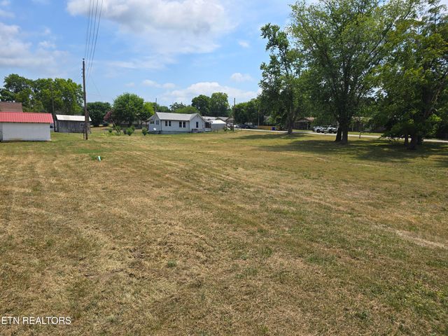 706 N Gateway Ave, Rockwood, TN 37854