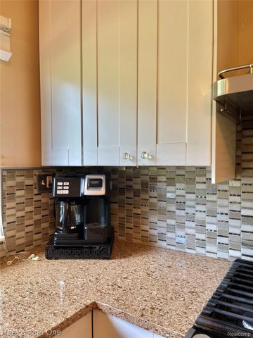 5255 FOLKSTONE Drive, Troy, MI 48085