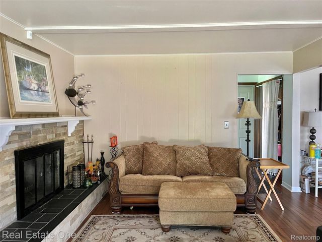 5255 FOLKSTONE Drive, Troy, MI 48085