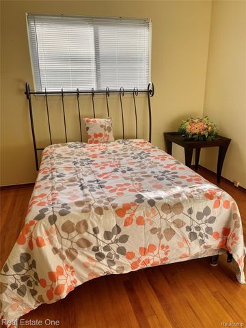 5255 FOLKSTONE Drive, Troy, MI 48085