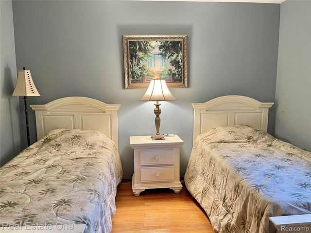 5255 FOLKSTONE Drive, Troy, MI 48085