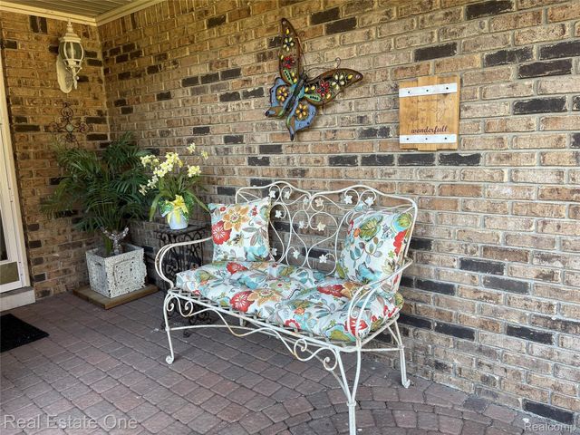 5255 FOLKSTONE Drive, Troy, MI 48085