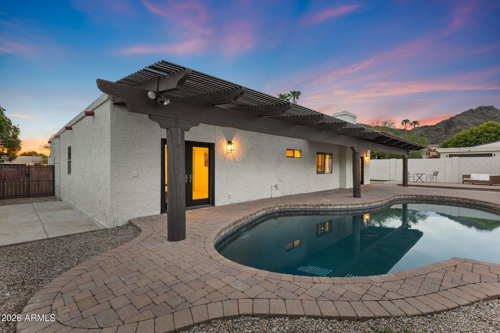 8423 N 16TH Place, Phoenix, AZ 85020 — photo 2