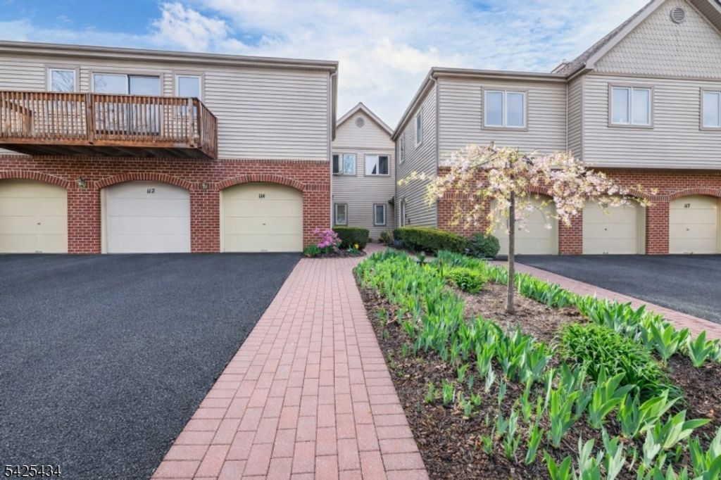 114 Sunrise Dr, Hanover Twp., NJ 07981