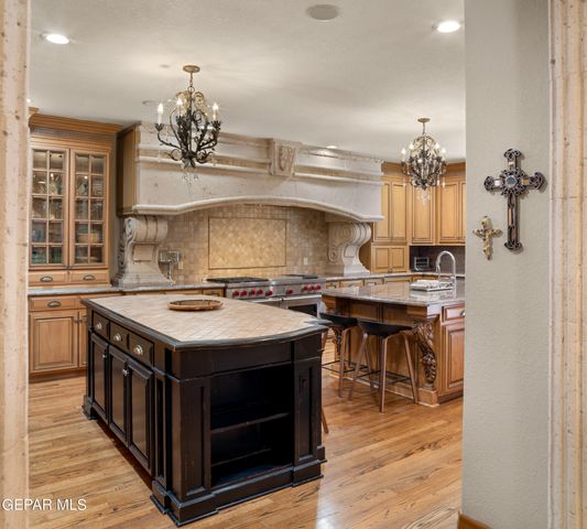 813 Rosinante Road, El Paso, TX 79922