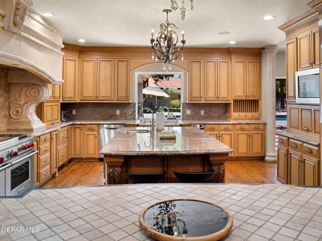 813 Rosinante Road, El Paso, TX 79922