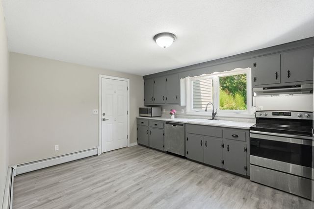 1107 N Pleasant St, Amherst, MA 01002