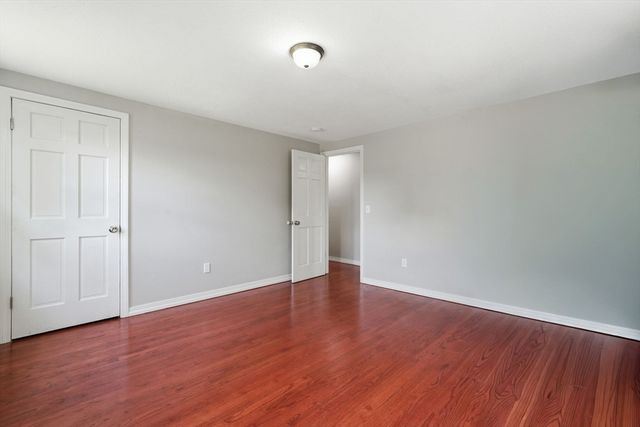 1107 N Pleasant St, Amherst, MA 01002