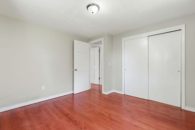 1107 N Pleasant St, Amherst, MA 01002