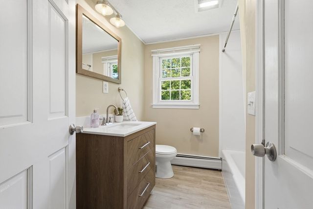 1107 N Pleasant St, Amherst, MA 01002