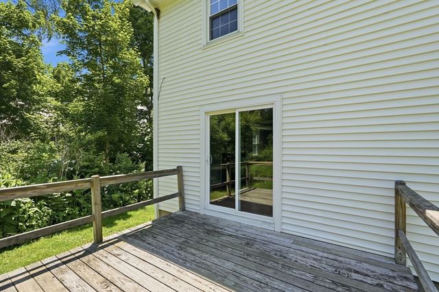 1107 N Pleasant St, Amherst, MA 01002