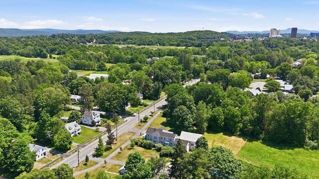 1107 N Pleasant St, Amherst, MA 01002