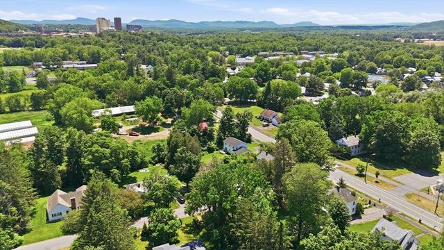 1107 N Pleasant St, Amherst, MA 01002