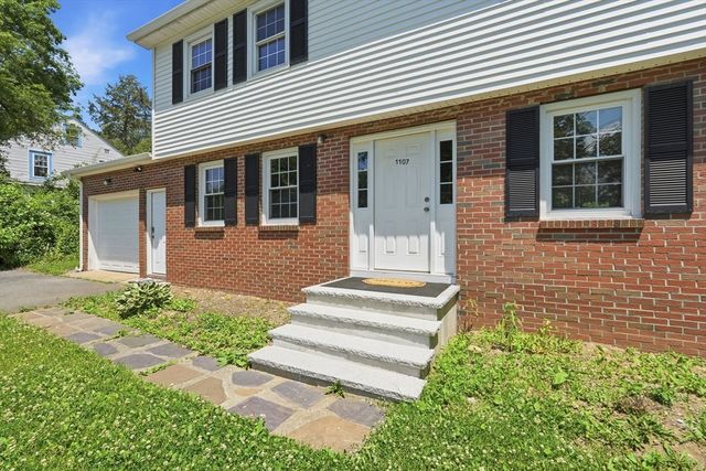 1107 N Pleasant St, Amherst, MA 01002