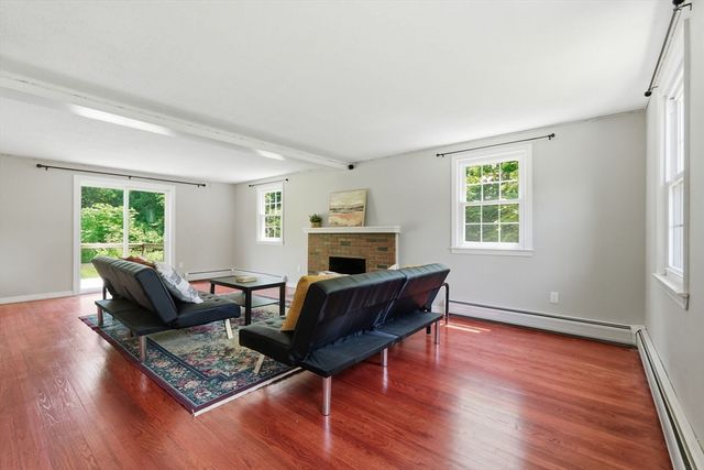 1107 N Pleasant St, Amherst, MA 01002