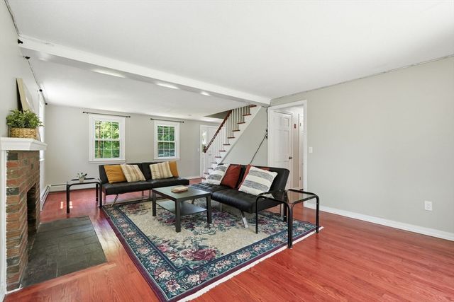 1107 N Pleasant St, Amherst, MA 01002