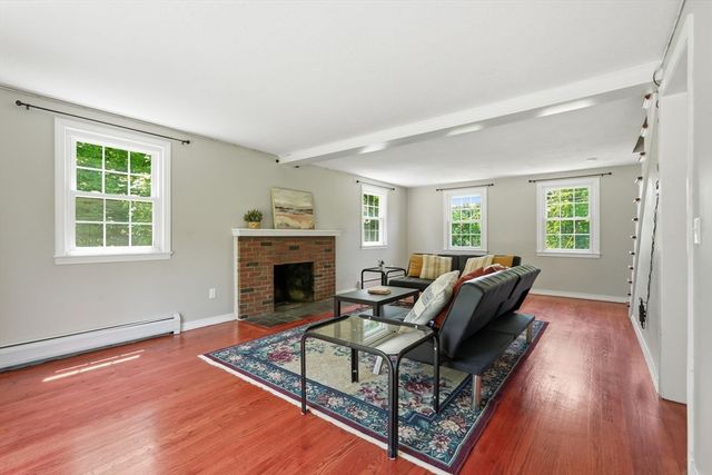 1107 N Pleasant St, Amherst, MA 01002