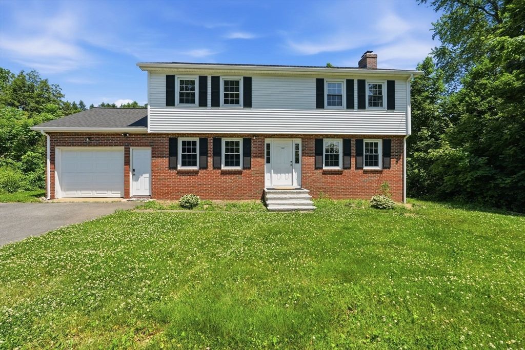 1107 N Pleasant St, Amherst, MA 01002