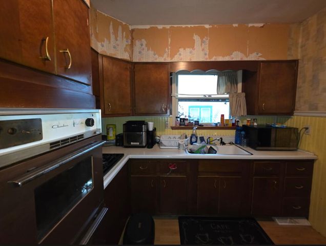 913 170th Street, Hammond, IN 46324
