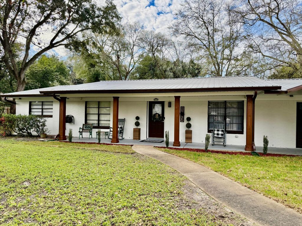 706 Bradford Drive, Fort Walton Beach, FL 32547