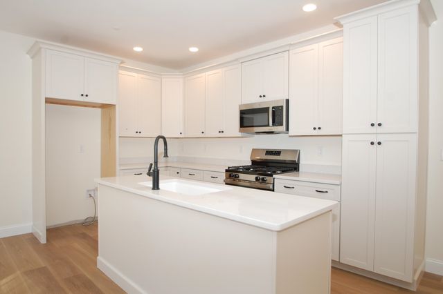 3B Dearborn Circle, Goffstown, NH 03045