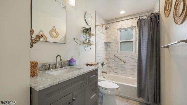 353 E Grant Ave, Roselle Park Boro, NJ 07204
