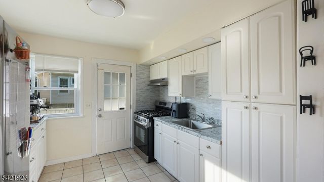 353 E Grant Ave, Roselle Park Boro, NJ 07204
