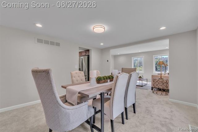 5310 Pond Bluff Drive, West Bloomfield, MI 48323