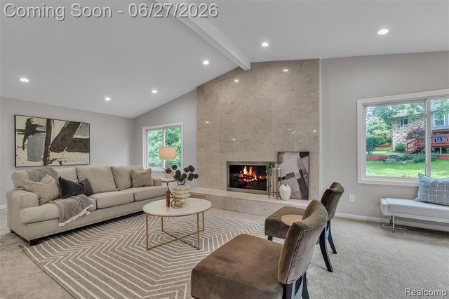 5310 Pond Bluff Drive, West Bloomfield, MI 48323