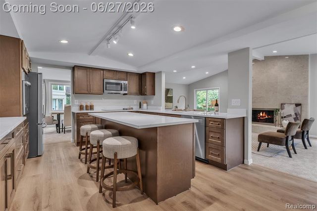 5310 Pond Bluff Drive, West Bloomfield, MI 48323