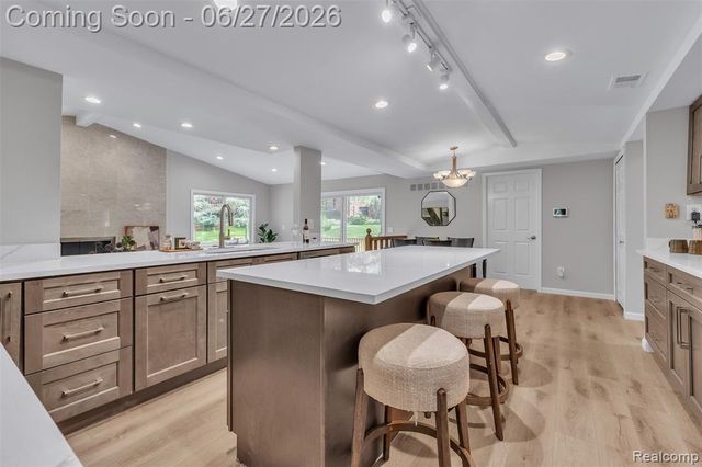 5310 Pond Bluff Drive, West Bloomfield, MI 48323
