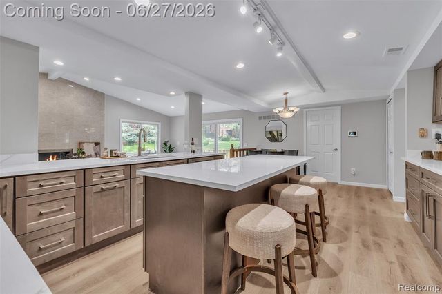 5310 Pond Bluff Drive, West Bloomfield, MI 48323