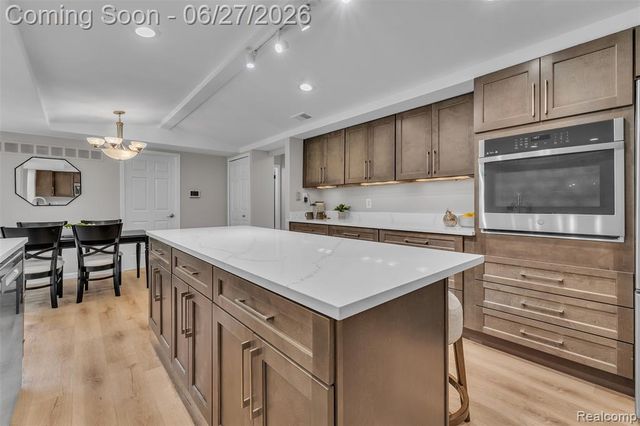 5310 Pond Bluff Drive, West Bloomfield, MI 48323