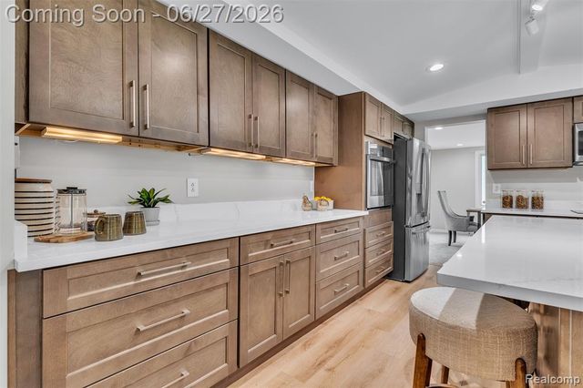 5310 Pond Bluff Drive, West Bloomfield, MI 48323